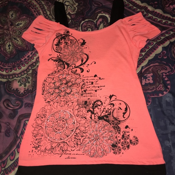 Stylish Off the shoulder fitted tee - Picture 2 of 3